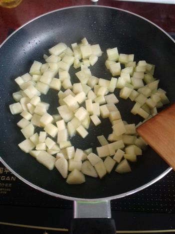 简易美味土豆西红柿蛋炒饭的做法图解3