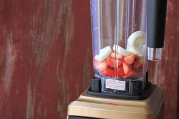 草莓酸奶蜜豆冰沙的做法步骤4