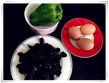 木耳青椒炒鸡蛋的做法步骤1