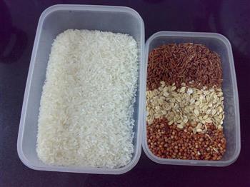 红米杂粮饭的做法步骤1
