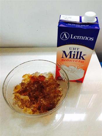牛奶炖桃胶-满满的胶原蛋白的做法图解1