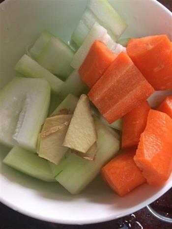 节瓜胡萝卜排骨汤的做法步骤2