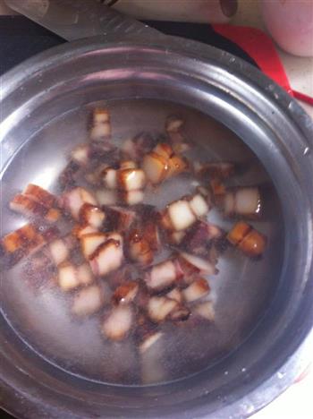 豌豆腊肉焖饭的做法步骤3