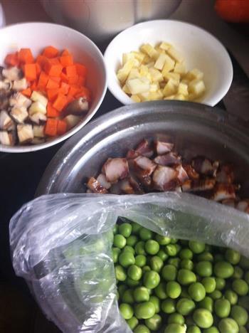 豌豆腊肉焖饭的做法步骤7