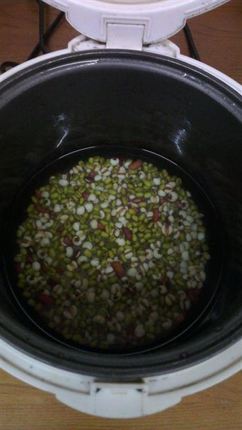 冬瓜薏米绿豆汤的做法图解1