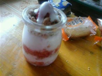 草莓酸奶的做法图解3