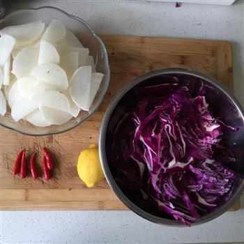 紫甘蓝腌萝卜的做法步骤1