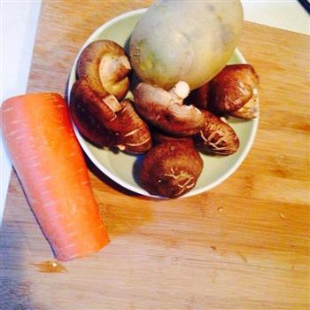 香菇土豆炖鸡块的做法步骤1