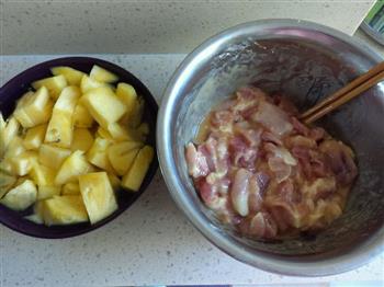 菠萝咕噜肉的做法步骤2