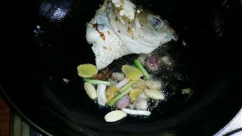 鱼头豆腐汤香浓型的做法步骤5