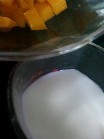 芒果牛奶的做法图解3