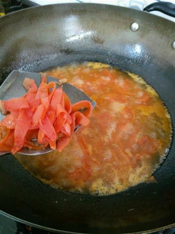 番茄烩金针菇拌面条的做法步骤6