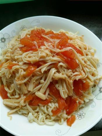 番茄烩金针菇拌面条的做法步骤8