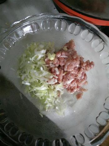 韭菜鸡蛋馅和芹菜猪肉馅包子的做法图解4