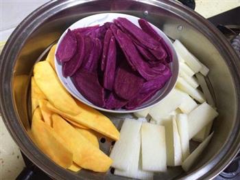 桂花蜜汁山药红薯紫薯糕的做法步骤2