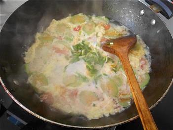 西红柿丝瓜鸡蛋汤的做法步骤9
