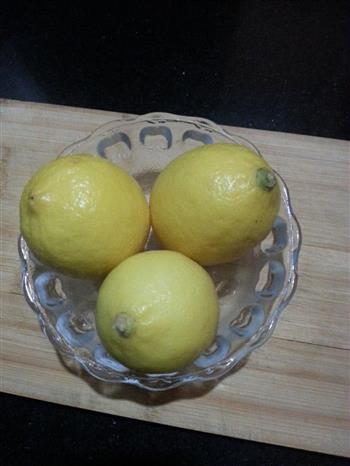 自己动手美白排毒-蜜渍柠檬的做法步骤1