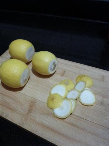 自己动手美白排毒-蜜渍柠檬的做法步骤2