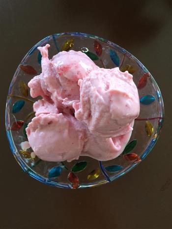 天然草莓冰激凌的做法步骤4