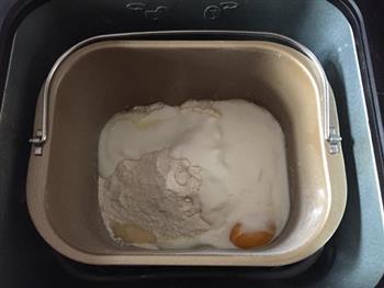 一次发酵也能做出超柔软的全麦酸奶吐司的做法步骤1