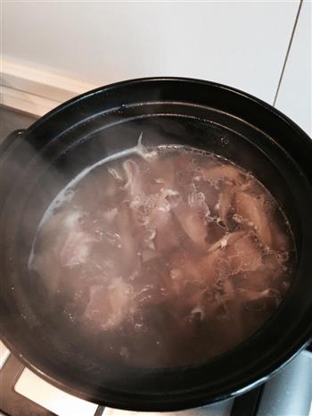 番茄蘑菇排骨汤的做法步骤2