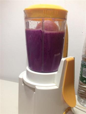紫甘蓝火龙果汁的做法步骤4