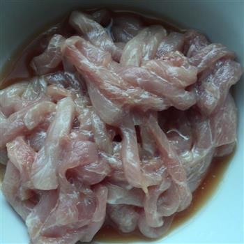 鲜鸡枞炒肉的做法步骤2