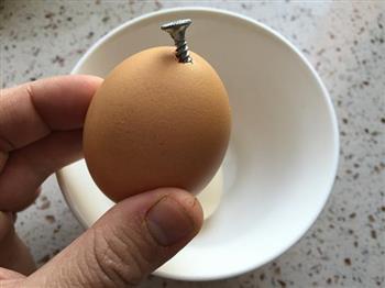 鸡蛋壳里“孵出”鸡蛋糕的做法步骤1