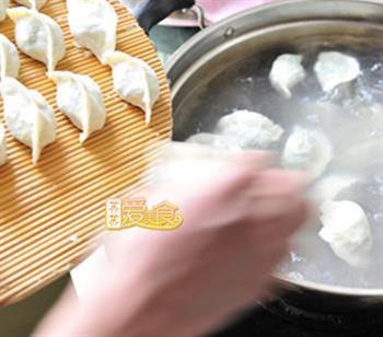 怎样做春季最惹味的饺子馅-荠菜水饺让味蕾在春天绽放的做法图解8