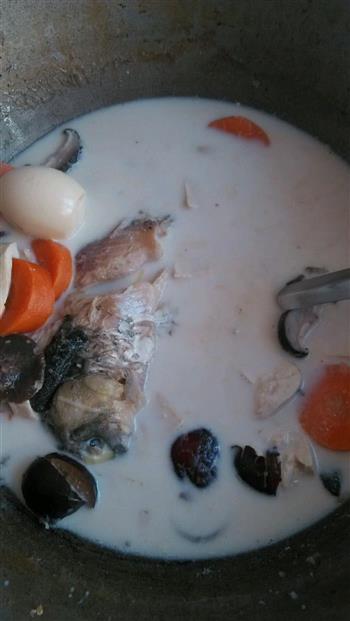 养生系列-红枣胡萝卜香菇豆腐鲫鱼汤的做法步骤6