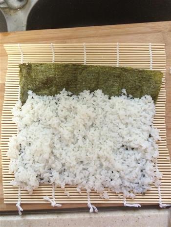 火腿寿司、金枪鱼寿司的做法步骤4