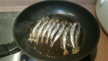 黄油香煎多春鱼的做法步骤6