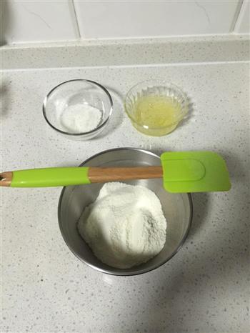 蛋挞的绝配，蛋白椰丝球的做法步骤3