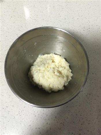 蛋挞的绝配，蛋白椰丝球的做法步骤4