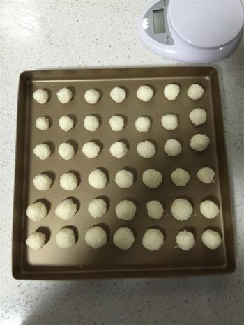 蛋挞的绝配，蛋白椰丝球的做法步骤5