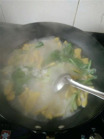 青菜小鱼面疙瘩汤的做法步骤7