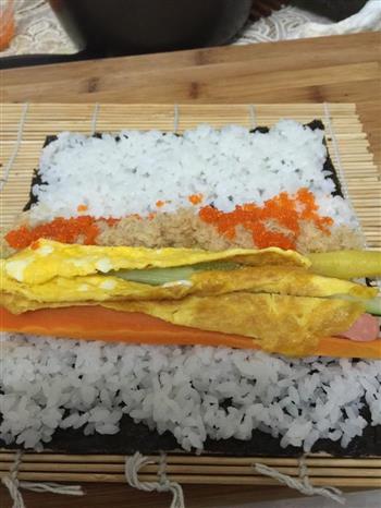 肉松蟹籽寿司卷的做法步骤2