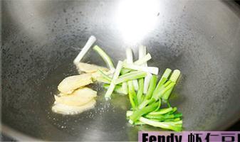 虾仁豆腐海蛤汤的做法步骤2