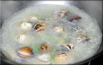 虾仁豆腐海蛤汤的做法步骤4