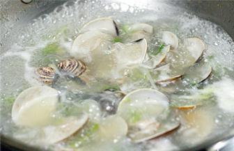 虾仁豆腐海蛤汤的做法步骤5