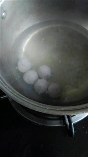 鸡蛋汤圆煮方便面的做法步骤1