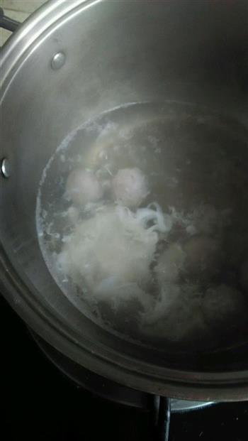 鸡蛋汤圆煮方便面的做法步骤2