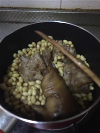 红烧猪脚炖黄豆的做法步骤5