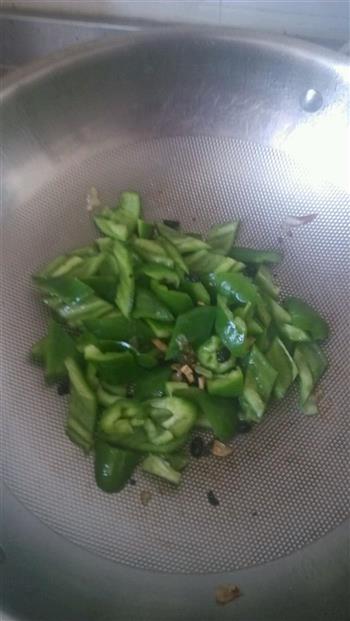 豆豉青椒炒腊肠的做法步骤6