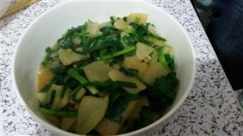 韭菜炒土豆片的做法步骤1