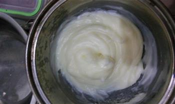 脆皮甜润炸鲜奶的做法步骤2