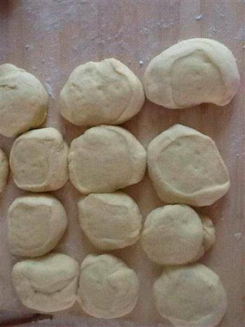 葡萄干椰蓉面包的做法步骤5