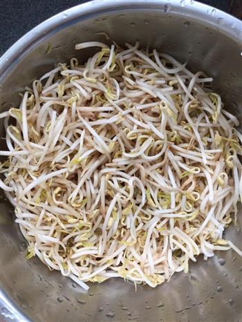 小清新的清炒绿豆芽的做法步骤1