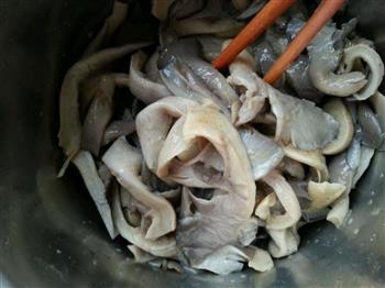 炸蘑菇，肉的味道的做法图解2
