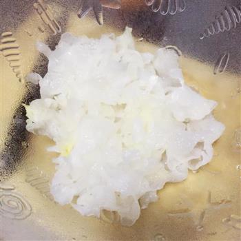 砂锅木瓜银耳糖水的做法步骤4
